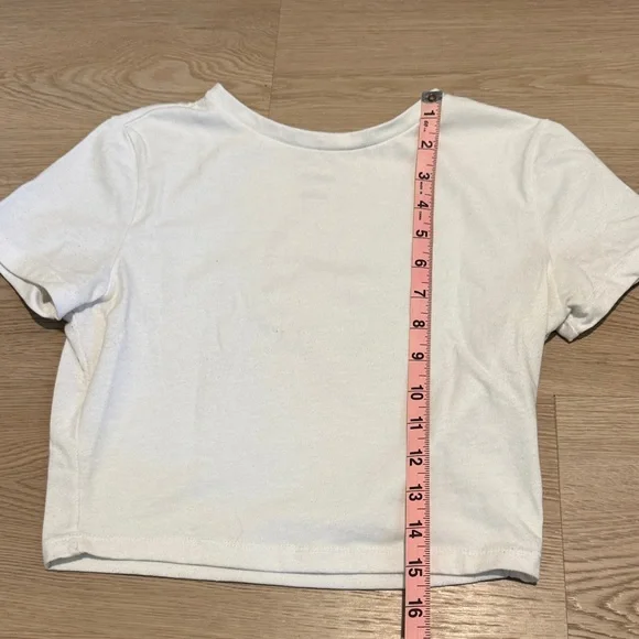 Target Classic Loose Fitting White Cropped Tee - Picture 3 of 4